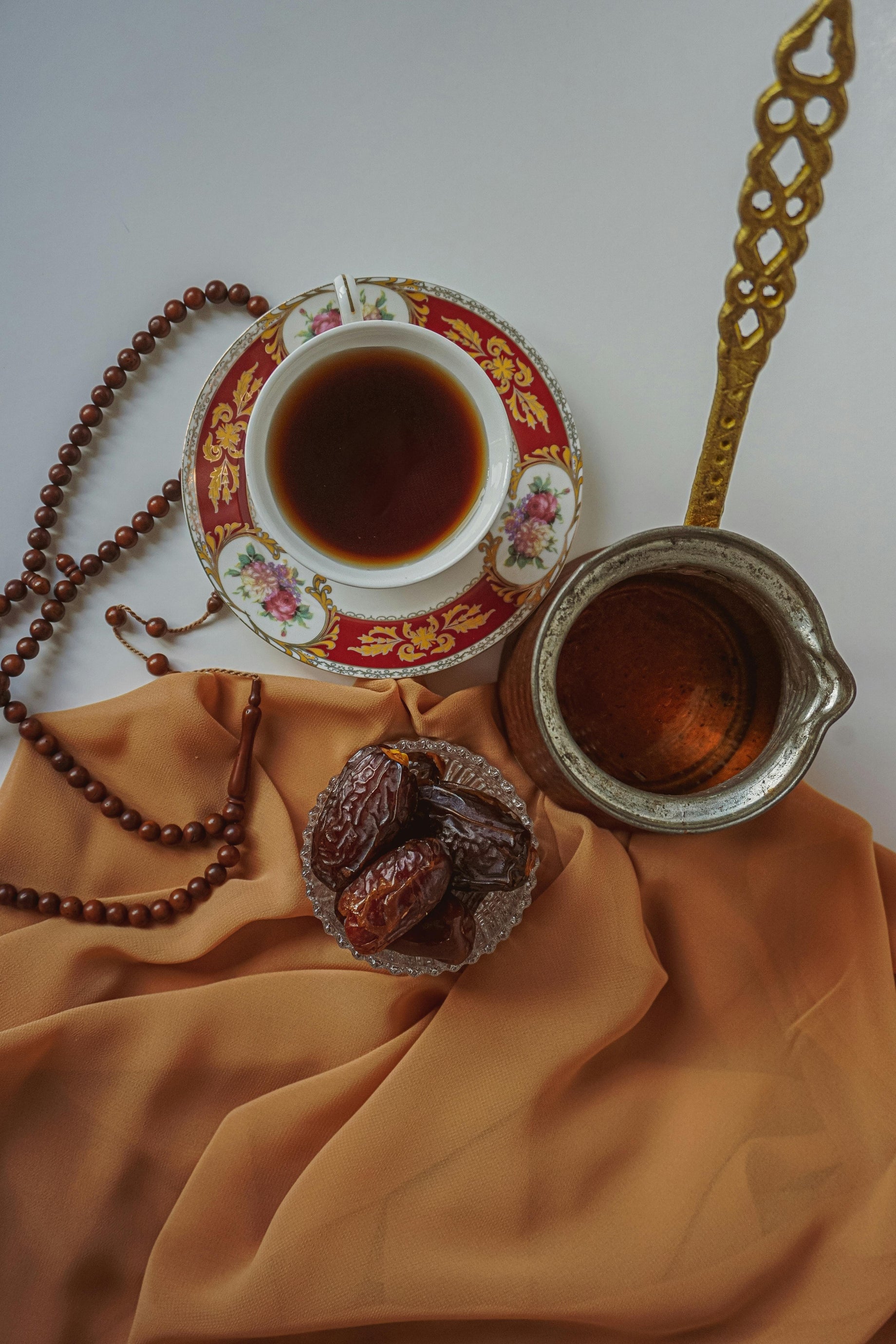 The Art of Gifting: Why Premium Dates Make the Perfect Present